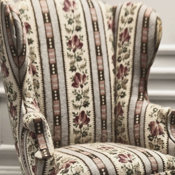Bespaq Wingback Chair Dollhouse Miniature - Picture 7 of 7